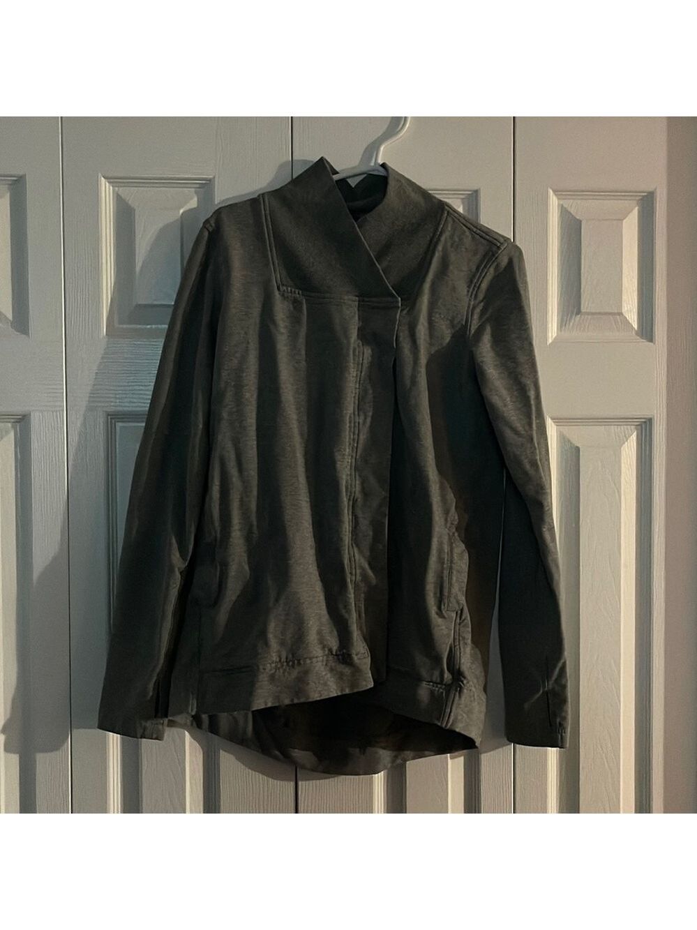 Lululemon Botton Jacket Size 6❤️‍🔥❤️‍🔥